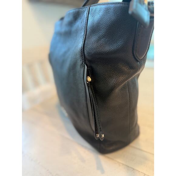 Michael Kors Black Leather Shoulder Bag with Gold Accents - Picture 4 of 11